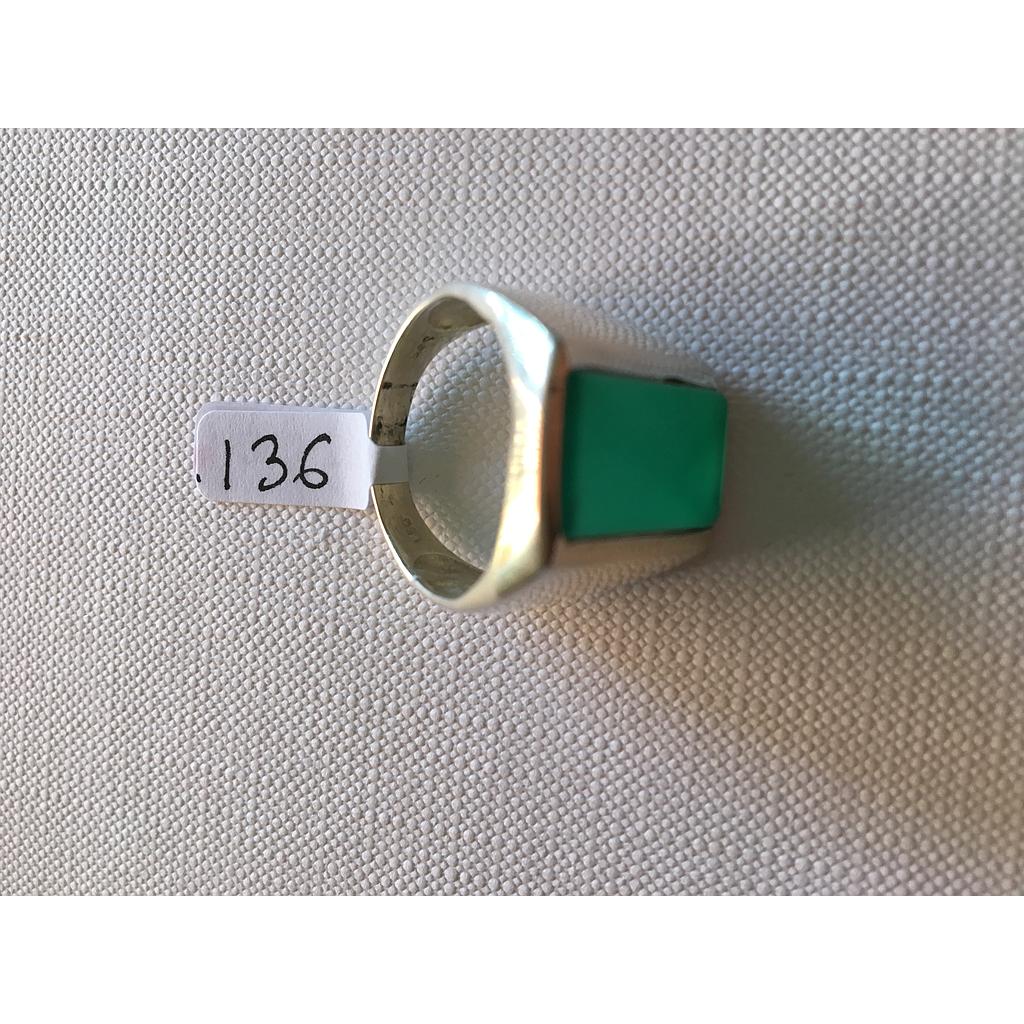 Anillo Pied. Nat. Grande Jade Rect. 136