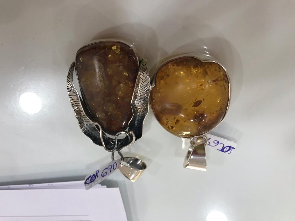 Colgante Pied. Ámbar Grande 690